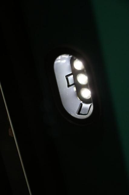 alt image 9842 es