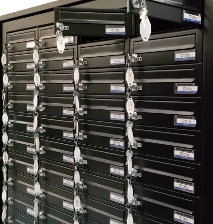 BUZON COMUNITARIO 24 CASILLEROS CON BOCACARTAS VERDE